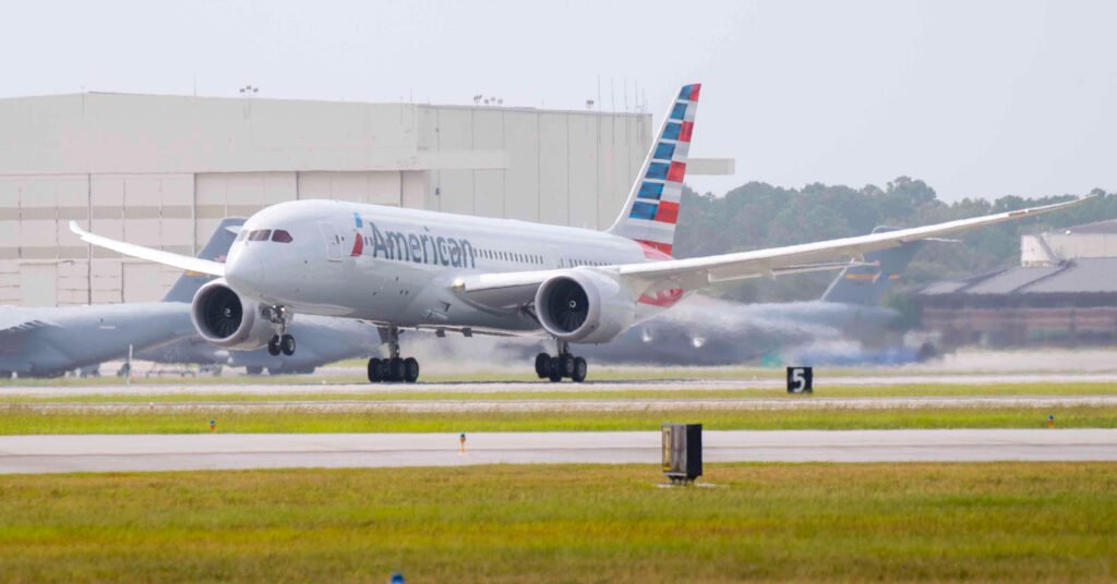 Boeing 787 American Airlines au décollage